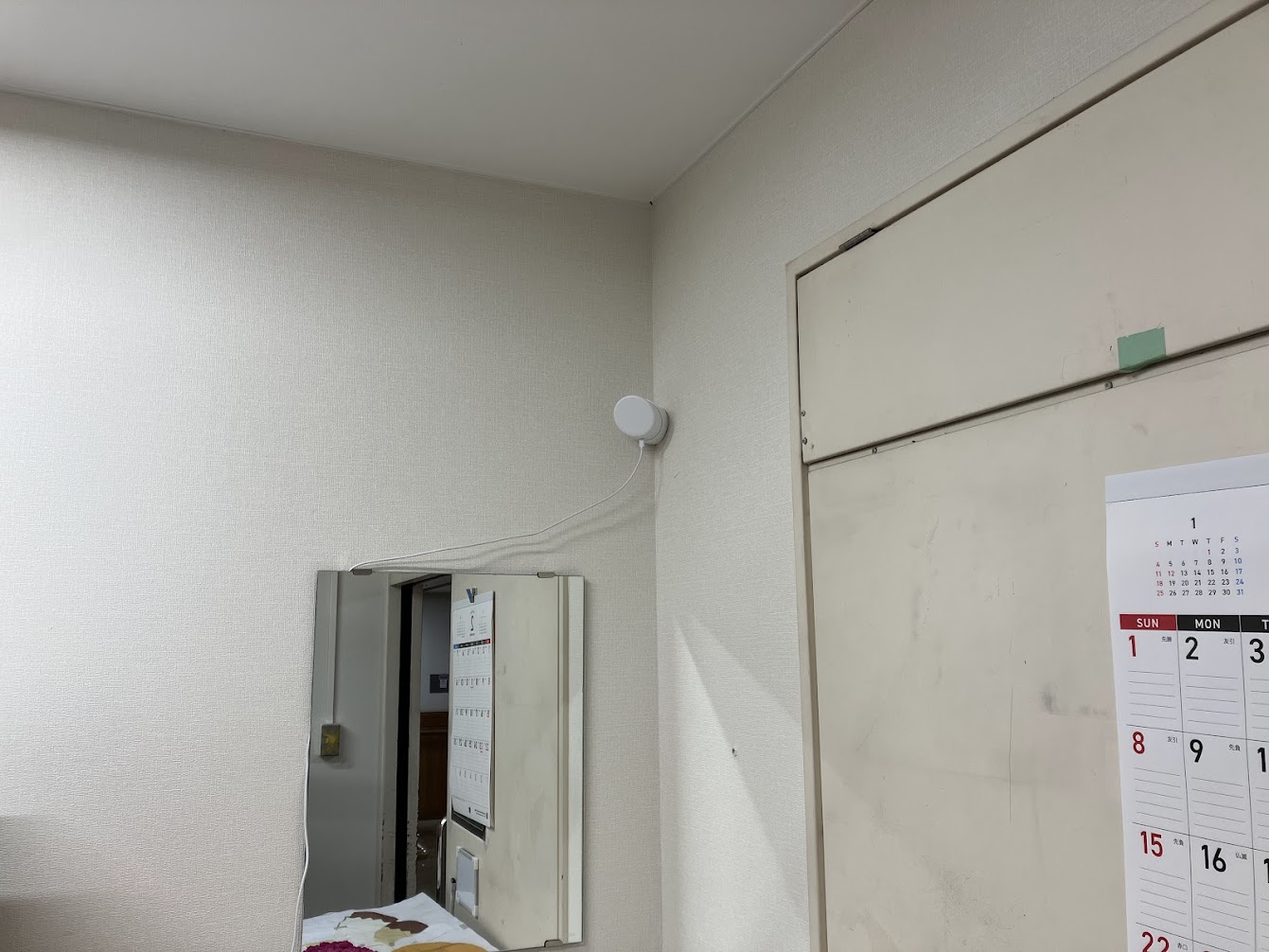 居室内に設置された見守りセンサー